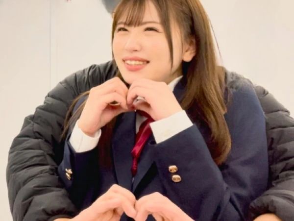 【制服娘と背徳デート】『ダメ…でも気持ちいい…』笑顔がキュートなJKがオジさんとホテルで禁断のプレイ！制服の下の桃色おまんこを濡らして、ハメ撮りSEXに夢中♡