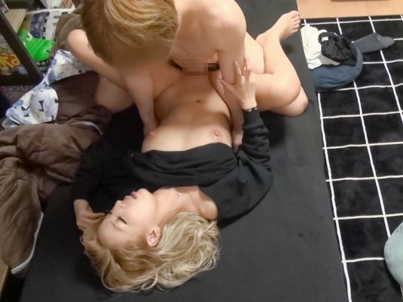 【ヤリマンギャルDJ×連れ込みセックス】ノリの良いビッチギャルとヤリ部屋でハメまくる♥激イキしまくる姿を隠し撮り！