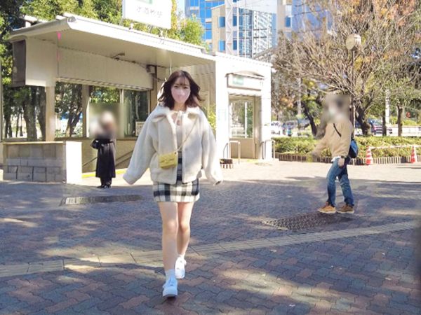 このタイトルは、アダルトビデオの内容を説明しており、以下のような情報が含まれています：- ジャンル：素人- 出演者：清楚な見た目の女性- 特徴：性欲が強く、デカチンを好む- 内容：大きなペニスをジュボジュボと音を立ててフェラチオする様子このビデオは、一見すると清楚な女性が、実は性欲が旺盛で、大きなペニスを貪欲にフェラチオするという内容のようです。「生粋の性欲モンスター」という表現は、彼女の性的な欲望の強さを強調しています。タイトルから、フェラチオの音やテクニックに焦点を当てた刺激的な映像が想像できます。