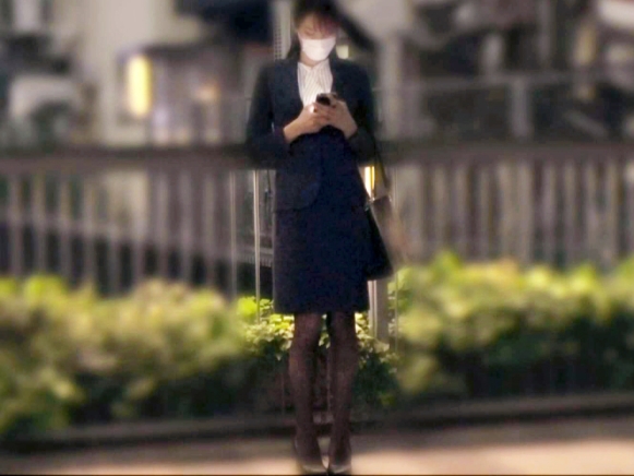 ＜長身美女＞30歳♥潮吹きでグチョグチョな衝撃…淫靡すぎるOLの下半身っ！肉体的欲求が爆発するっ…！