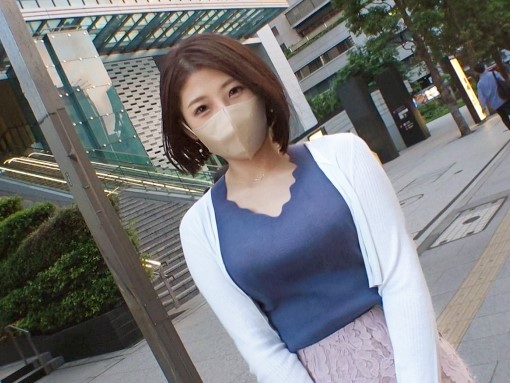【素人×ナンパ】仕事帰りにイケメンにナンパされてまんざらでもない様子のお姉さん！色白美肌を堪能しちゃいますｗ