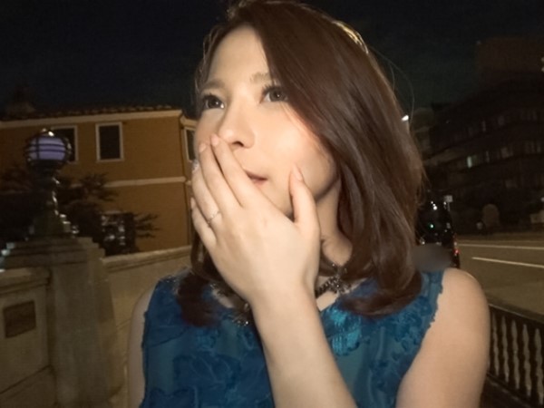 【セレブ妻の危険な誘惑】『ダメ…でも気持ちいい…』欲求不満な美巨乳妻がニセ番組に騙され、自宅で他人棒に翻弄される！ブルンブルンの美乳を揺らしながら、禁断の快楽に溺れる人妻の痴態♡