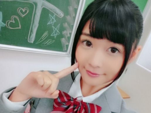 【制服JKの放課後エッチ】『やだ…気持ち良すぎる…』ウブな女子校生が教室でエッチな体験！机の上で体位を変えながら激しく突かれて、アソコから愛液が溢れちゃう！♡