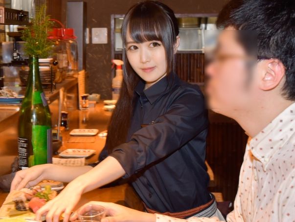 【居酒屋の天使をガチハメ】『お客さん、ダメ…』男性ファンを魅了する看板娘がまさかのセックス！小さな美乳を舐め回し、可愛い顔を歪ませながら犯しまくる！天使級美少女の淫らな姿に興奮MAX！♡