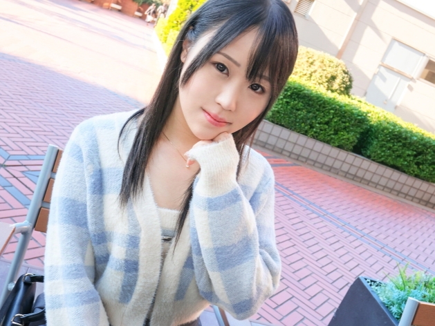 【ウブなパイパン娘の初々しい反応】童顔で無毛の敏感オマ○コを責めまくり！手マンでトロトロに濡れちゃう姿に大興奮！！