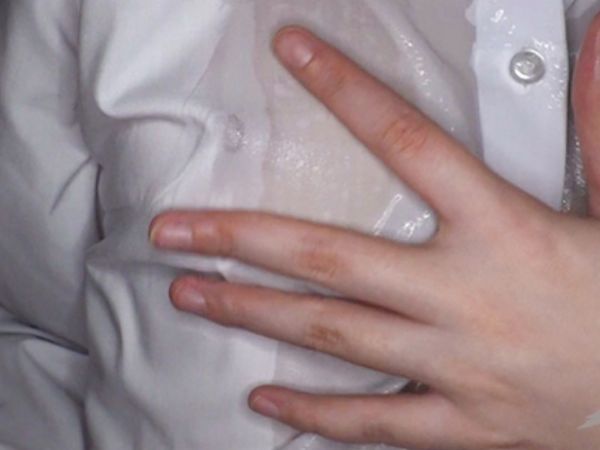 【貧乳素人娘のローション遊び】『気持ち良すぎる…』ローションまみれで敏感マ○コを激ピストン！ボコボコに突かれても感じまくる姿が可愛すぎてヤバいww 素人娘の敏感ボディがエロすぎる♡