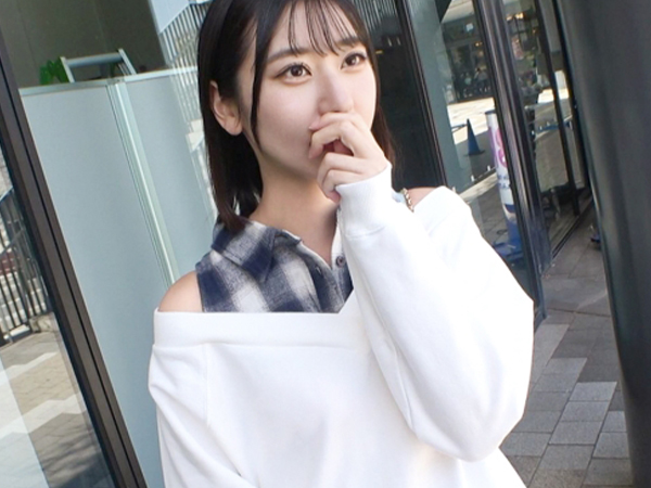 【ガチナンパ成功】色白美ボディの素人娘をゲット！彼氏いるのにNTRチンポで激ピストン！スレンダーなカラダを震わせて彼氏の存在を忘れちゃう！？♡