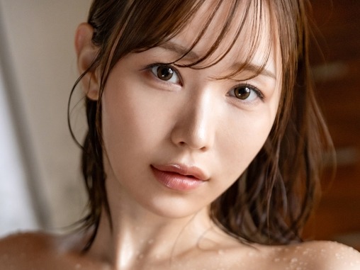 【汗だくセックス】無毛の美少女と生挿入！正常位で激しく突かれて、最後は顔にザーメンぶっかけ♡ パイパンま○こが気持ち良すぎて、汗だくでイキまくり！！