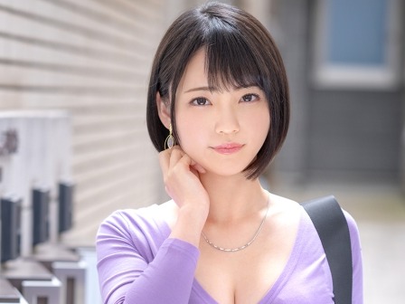 【スレンダー美女を素人宅へ】美ボディお姉さんが一般男性と濃厚セックス♡ 騎乗位で痙攣絶頂しても、正常位でさらに追い打ち！ 素人男性のチンチンにメロメロで、エッチな声が止まらない！