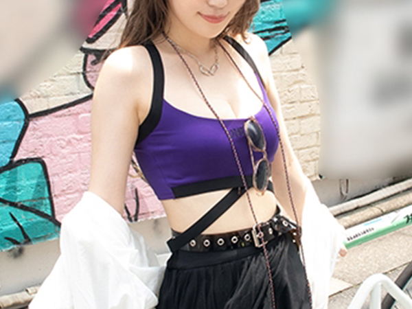 【爆乳ギャルと乱交パーティー】色白美肌のセクシーギャル2人と3P！手マンでビシャビシャ潮吹きさせ、生チ○ポで激ピストン！最後は顔面にザーメンぶっかけ！♡