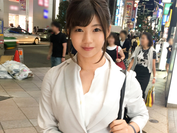 【OLの危険な夜】『仕事帰りなのに…』清楚系OLがナンパされ、ホテルで巨乳を揉みしだかれ、ピンクのマンコを手マンで責められちゃう！仕事のストレスをエロで発散！♡