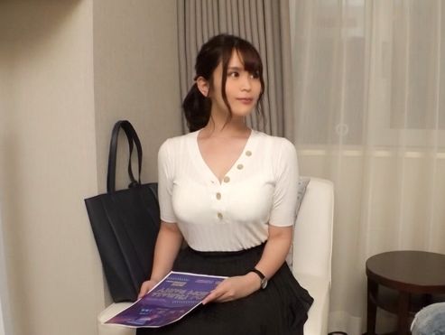 【クラブ系美女ナンパ】『ダメ…でも気持ちいい…』清楚系巨乳美女をゲット！ぷるぷるのデカ乳を揉みしだき、吸い付きまくり！クラブで踊る姿とは違う、エロい顔で感じまくる姿がたまらない！♡