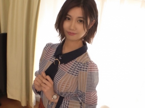 【美乳美脚の美少女】『もっと奥まで…』キュートな女の子が正常位で激しく突かれ、感じまくり！美脚を震わせながらチ○ポをしゃぶり、生挿入で乱れまくる！♡