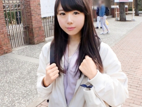 【着衣セックスで燃え上がる】ナンパしたキュートな女の子とバックで激しく！おマンコに肉棒を挿入され、感じまくりイキ乱れる女の子！♡