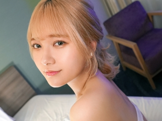 【敏感女子の悶絶プレイ】キュートな女の子がおマ○コ激突きで大興奮！手マンでメス汁垂れ流し、感じまくるエロかわ動画♡