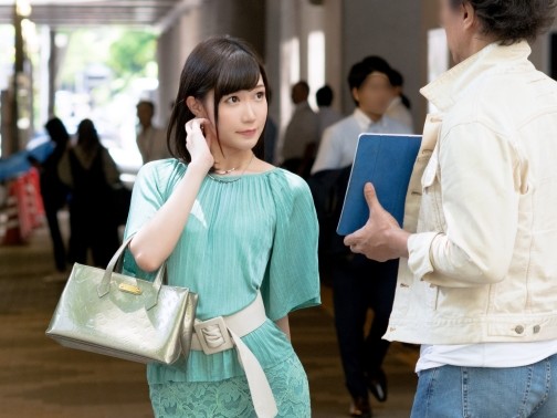 【セレブ人妻の裏の顔】清楚系美魔女がチ○ポを見た途端、淫乱スイッチON！旦那以外の肉棒に飢えた奥様が、我慢できずに腰振りまくり！！最後は子宮で感じる中出しSEXで大絶頂！！♡