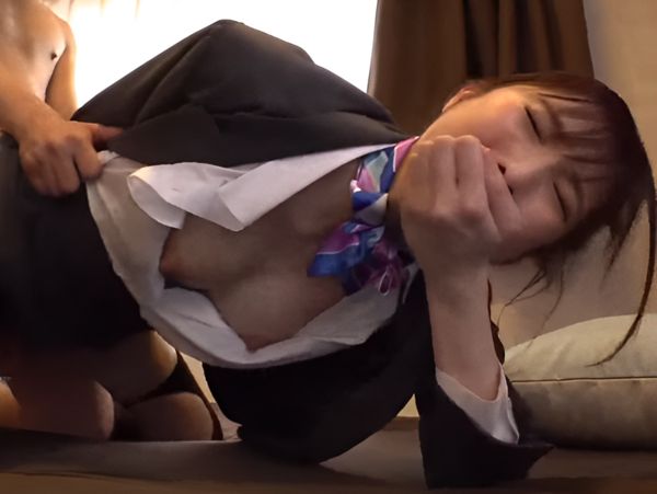 【CAの秘密】スレンダー美乳のキャビンアテンダント、本能むき出しのセックス！膣奥で感じる快感に悶絶♡ 禁断のザーメン中出しで乱れまくる！