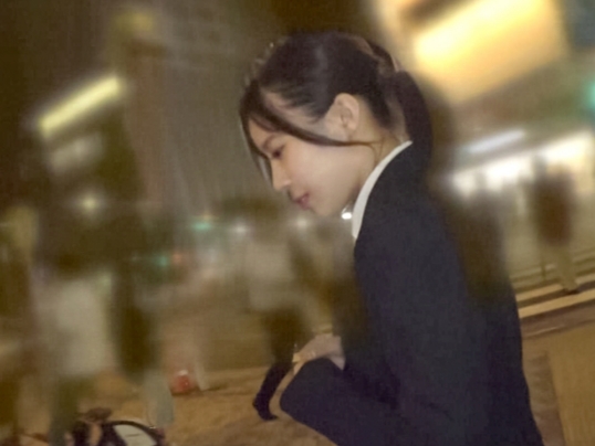 【スーツ女子のパイパン責め】『ダメ…感じちゃう…』ナンパされたスーツ姿の女子がツルツルおマンコを電マ＆手マンで刺激され、ビショ濡れに！！
