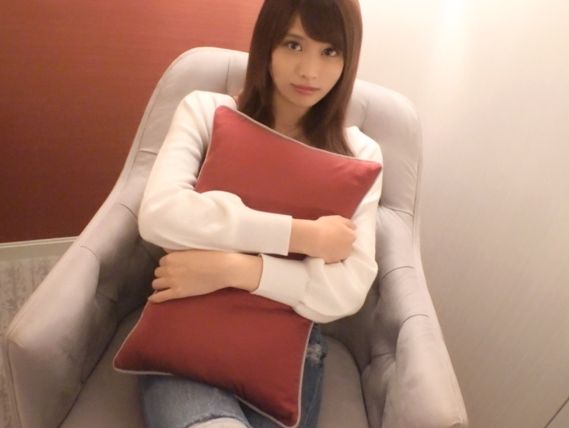 【20歳スレンダー美女と熟年おやじのねっとりSEX】長身モデル体型の美女がドス黒チンコに夢中！騎乗位＆バックで激しくハメられ、感じまくる若き美女の淫らな姿♥
